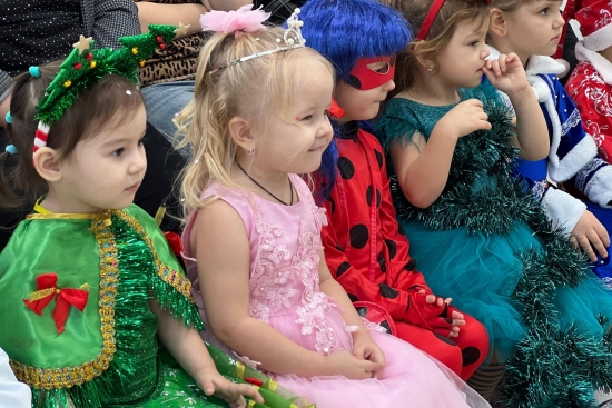 В мини-центре и классе предшкольной подготовки прошёл яркий и радостный новогодний утренник. Праздник подарил детям атмосферу сказки, волшебства и настоящего новогоднего настроения.