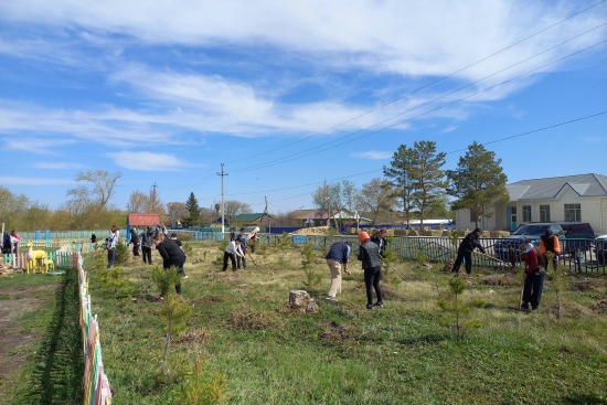 Наша школа приняла активное участие в общереспубликанском субботнике, продемонстрировав высокий уровень организованности и ответственности. 